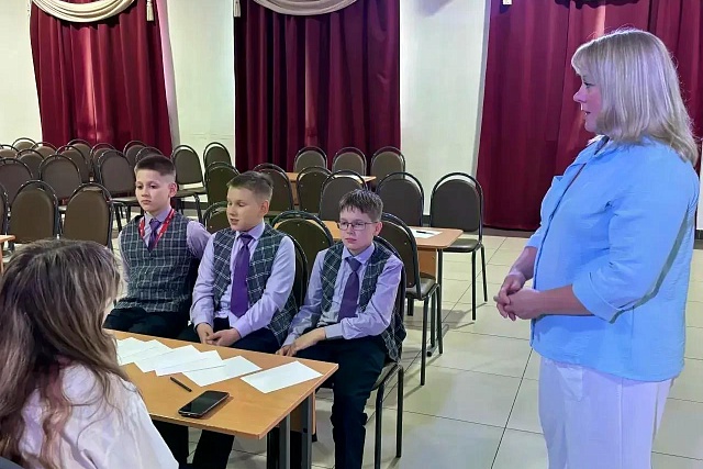 Специалисты Дома народного творчества провели тематическую беседу «Мы — поколение без коррупции»